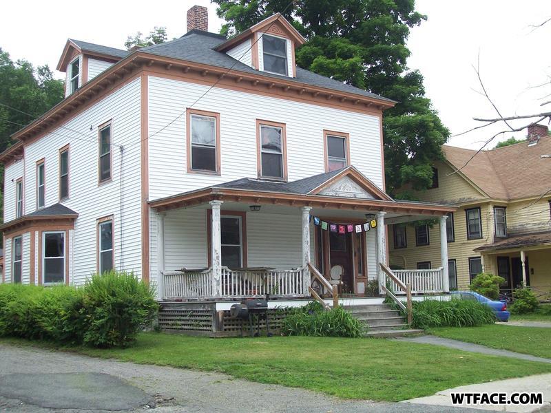 11_grinning_house
